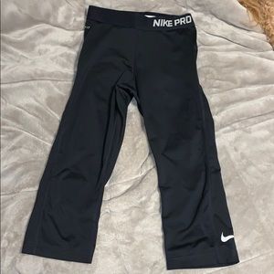 NIKE PRO CAPRI LEGGINGS